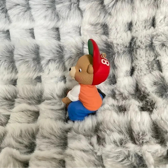 Hallmark Keepsake Ornament Surprise Catch Baseball Bear Christmas 1998 - Picture 5 of 13